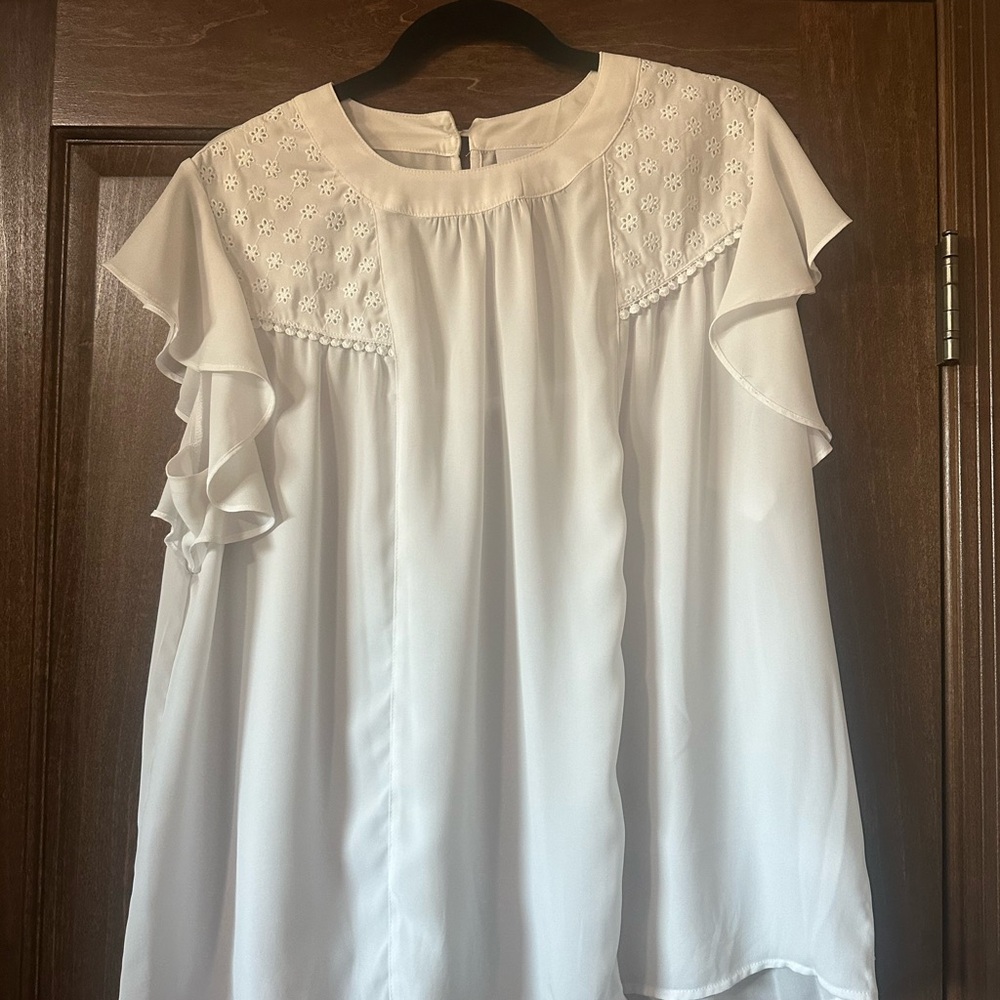 Liz Claiborne White Flutter Sleeve Blouse with Bib Collar